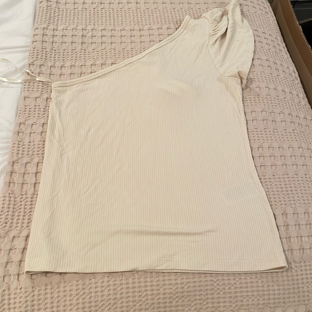 Banana Republic one shoulder ribbed tee. Size medium.NWT
